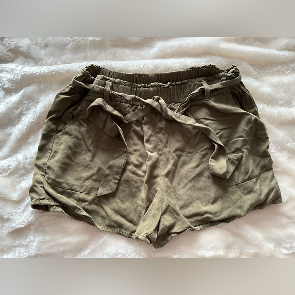 Shorts - Picture 2 of 3